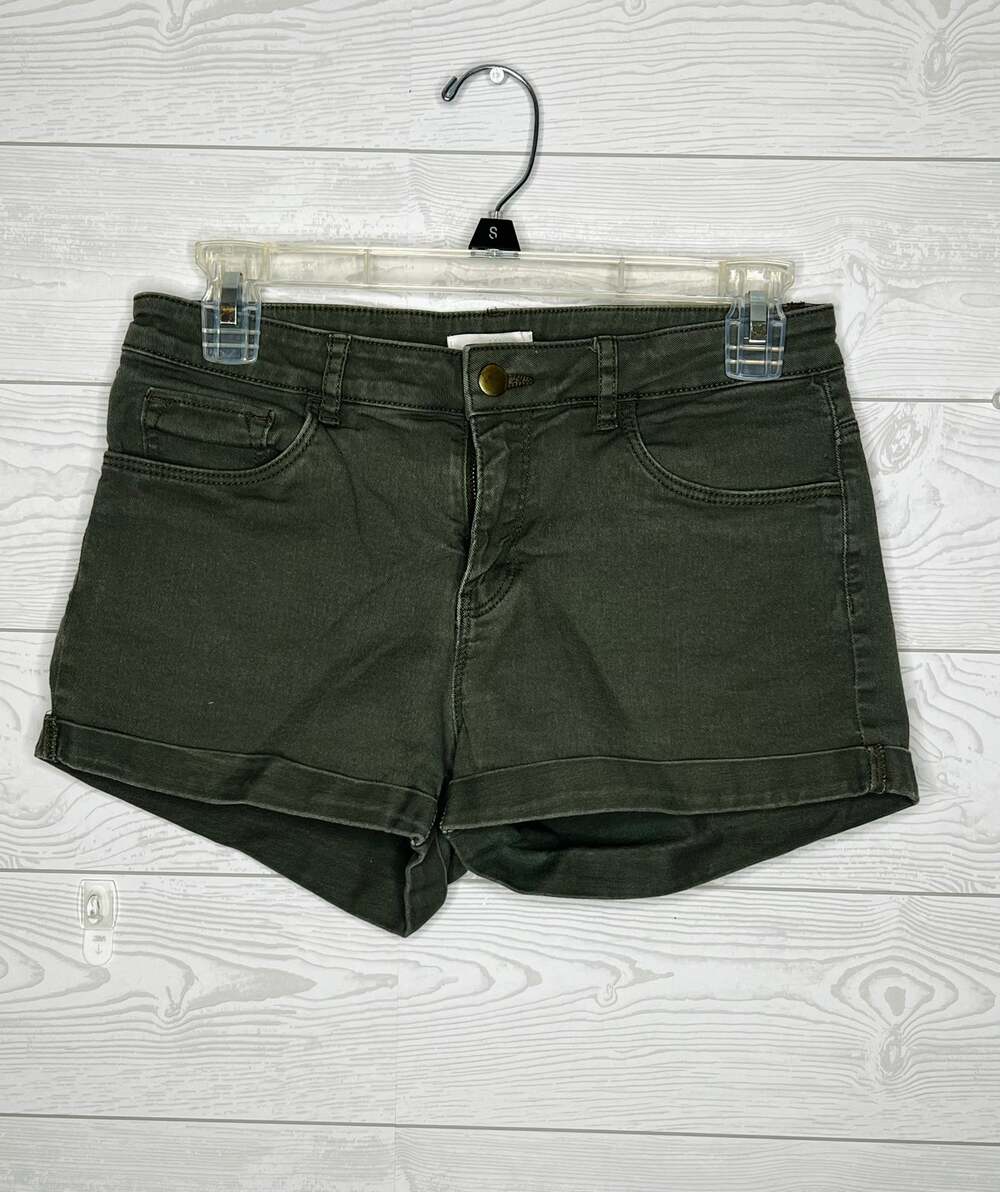 H & M olive green rolled cuff shorts midise Size 6